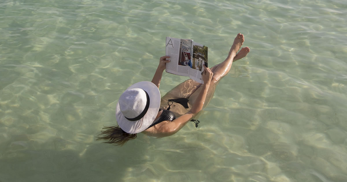 Float and swim in the Dead Sea